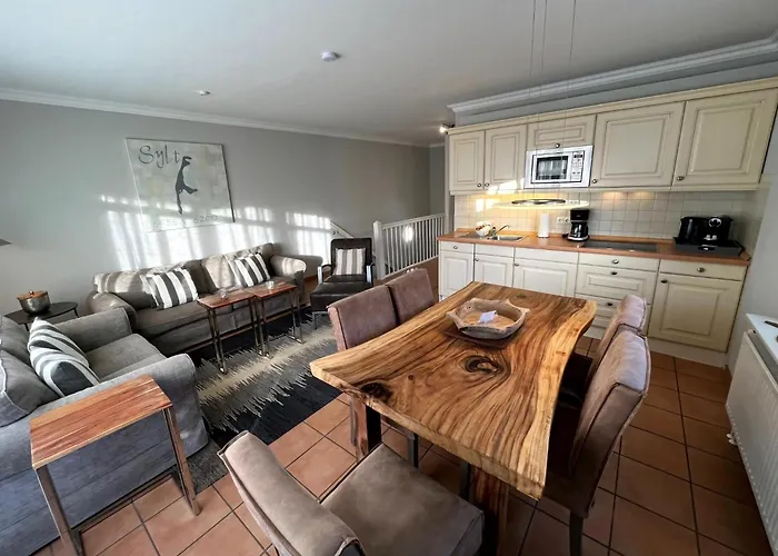 Helle Ferienwohnung Mit Sonniger Terrasse