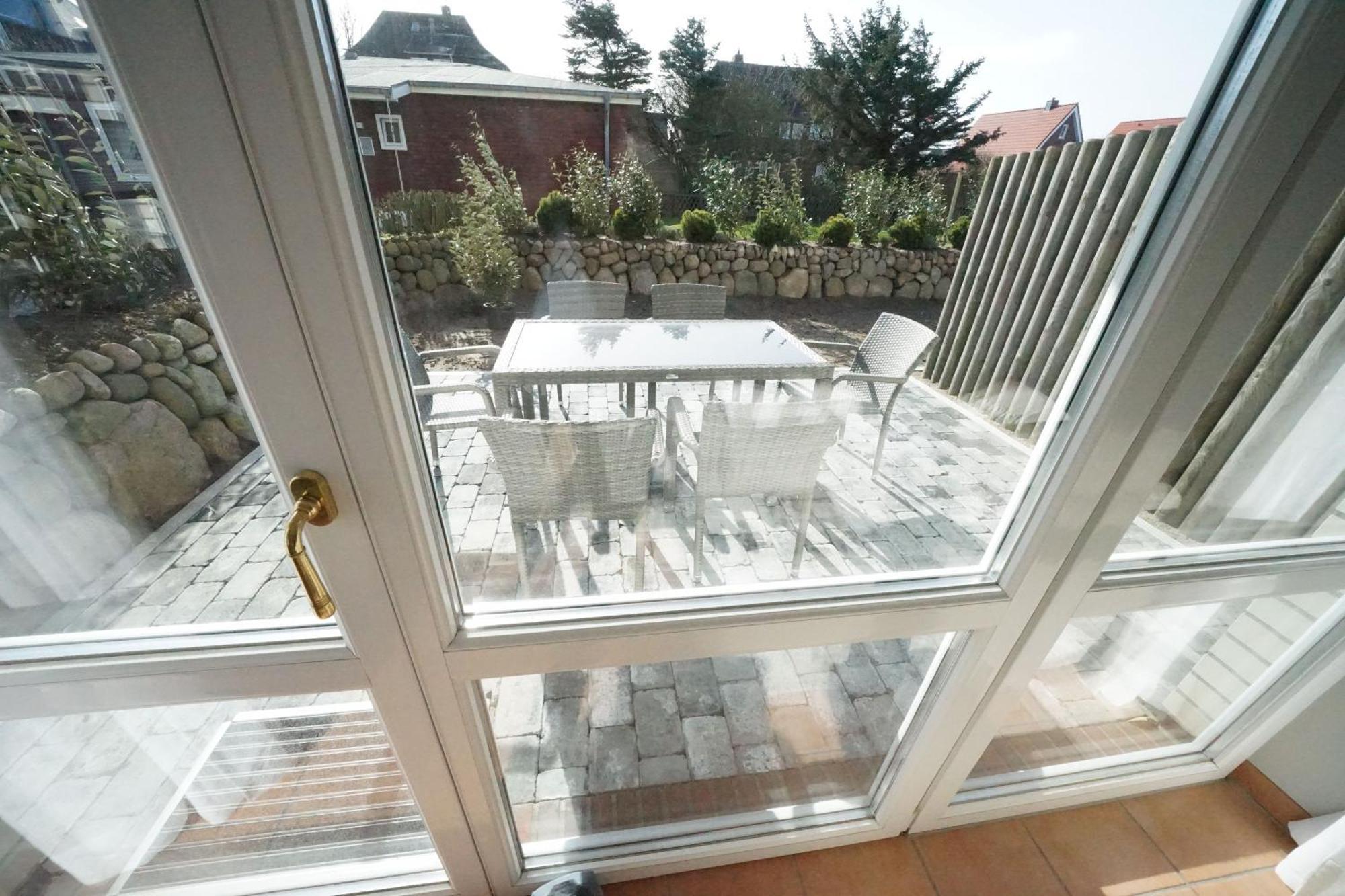 Helle Mit Sonniger Terrasse